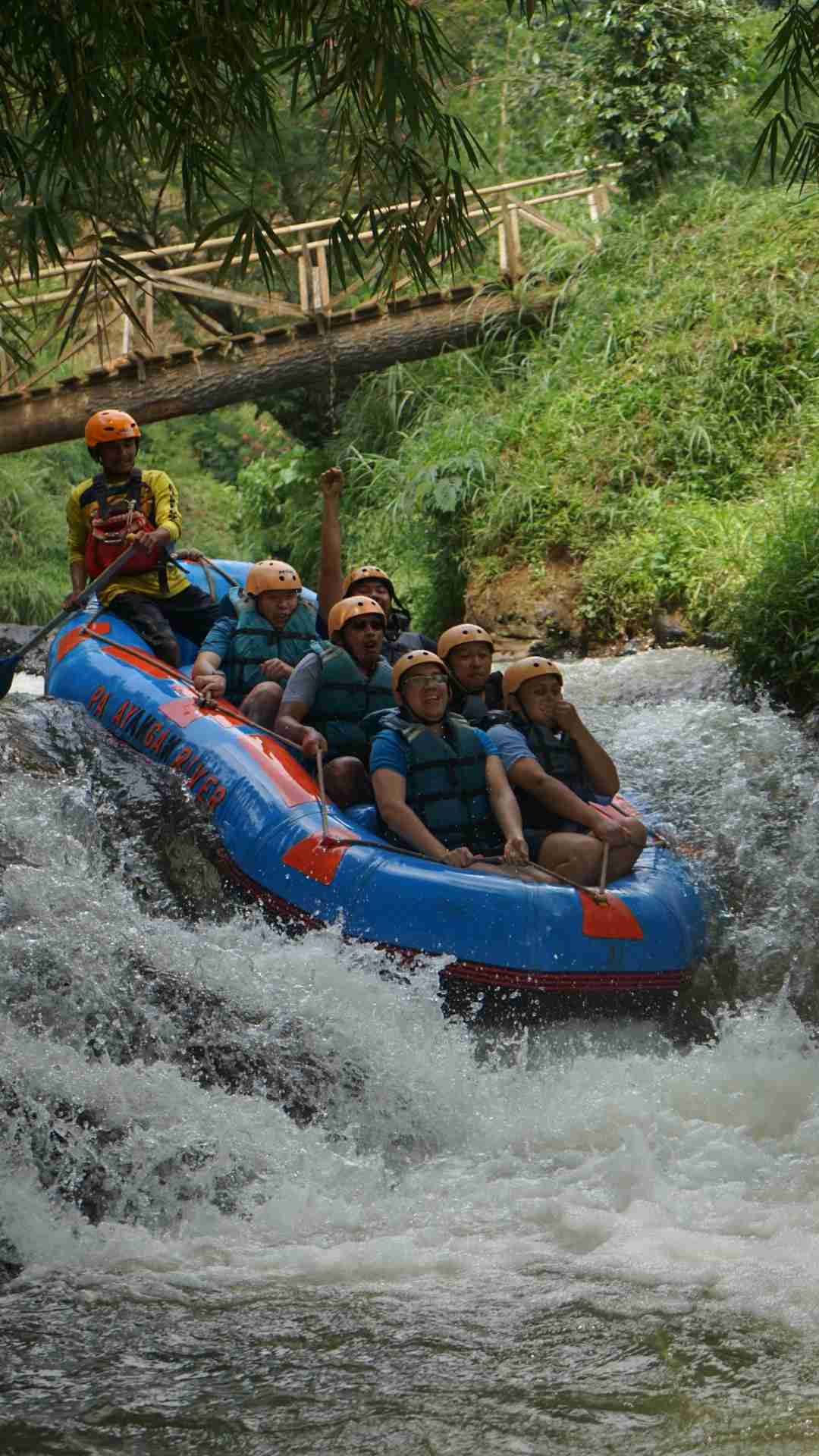 Ini Dia 3 Tempat Rafting Bandung